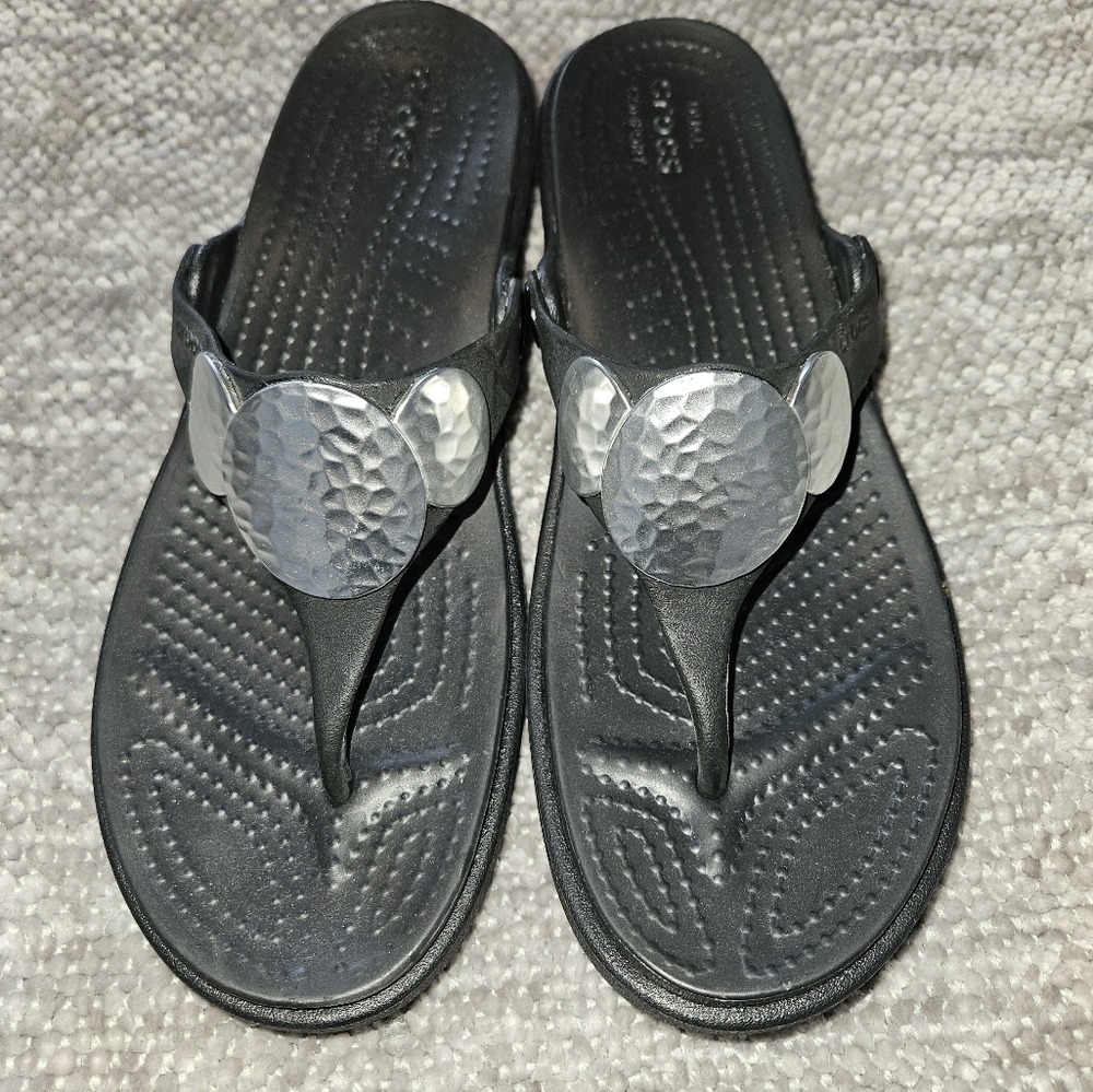 Crocs SANRAH.Black Sandals with Silver Accents. Size 7 M. Black